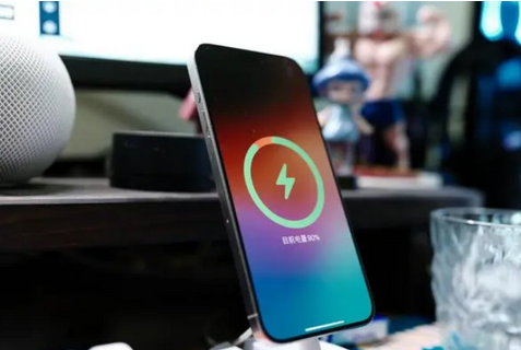 海西直辖苹果15换屏服务分享用什么充电器给iPhone15充电更好 